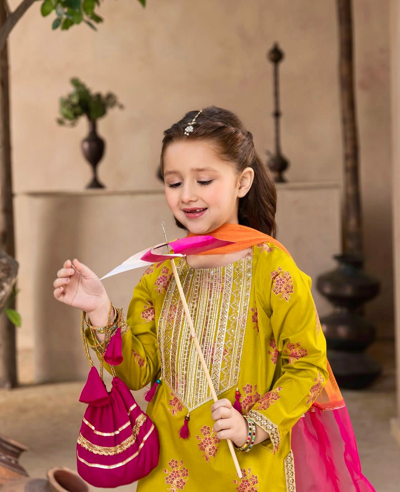 TRENDING  TOP WITH SHARARA AND DUPATTA SET OC- 217