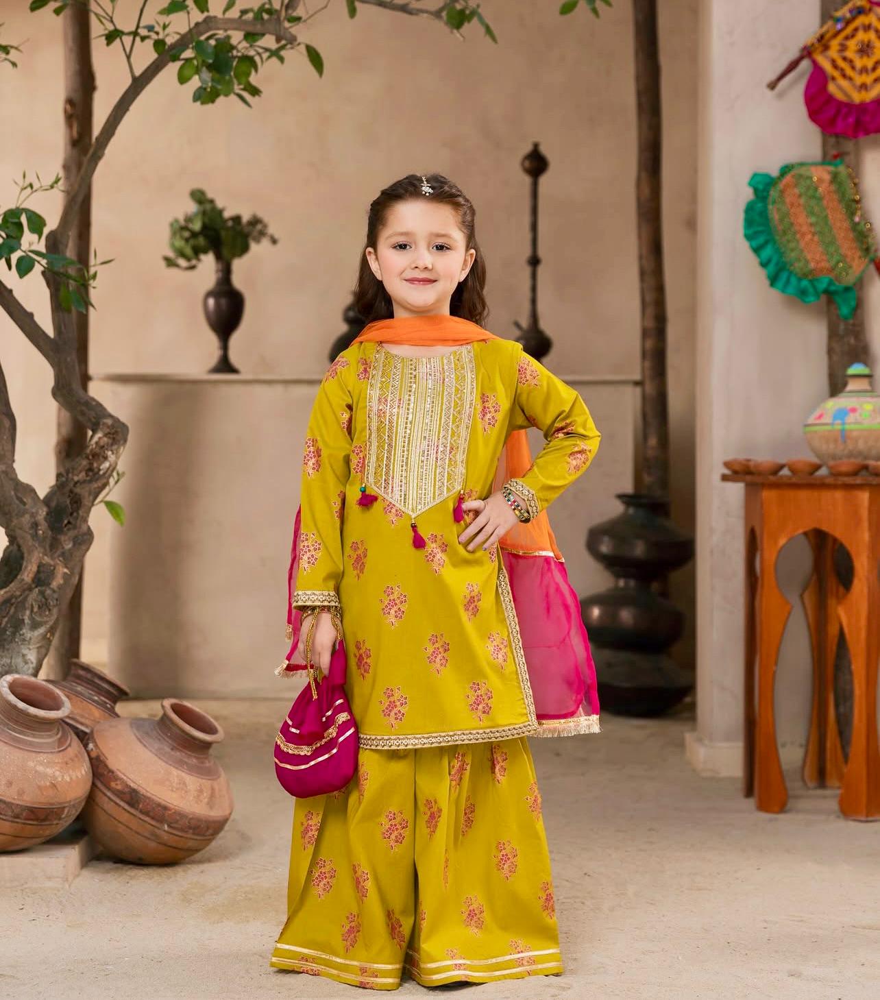 TRENDING  TOP WITH SHARARA AND DUPATTA SET OC- 217